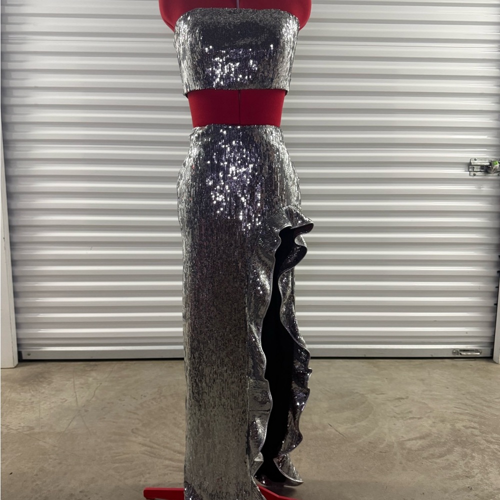 Silver Sequin Two-Piece Skirt Set with Ruffle Slit